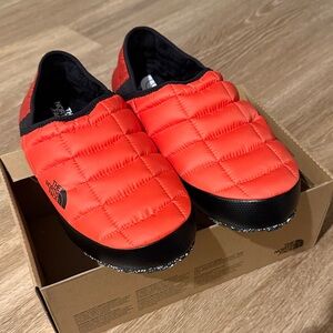 Brand NEW The North Face Thermoball Traction Mule V